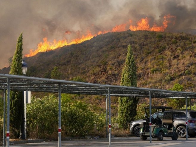 Андалузија: 23 особе нестале, ватрогасци и даље гасе пожар