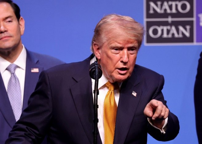 Трамп: САД преузимају контролу над Ормуским мореузом, Иран нема ништа