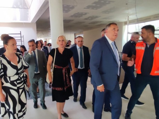 Минић, Цвијановић и Додик у посјети Билећи, обилазе градилиште новог вртића