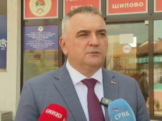 Минић честитао Драгану Крндији који је послије Беча одлучио да улаже у своју земљу