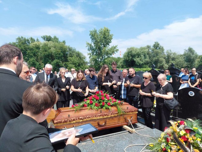 Сахрањен отац Бранислава Бореновића, испраћају присуствовао и Додик