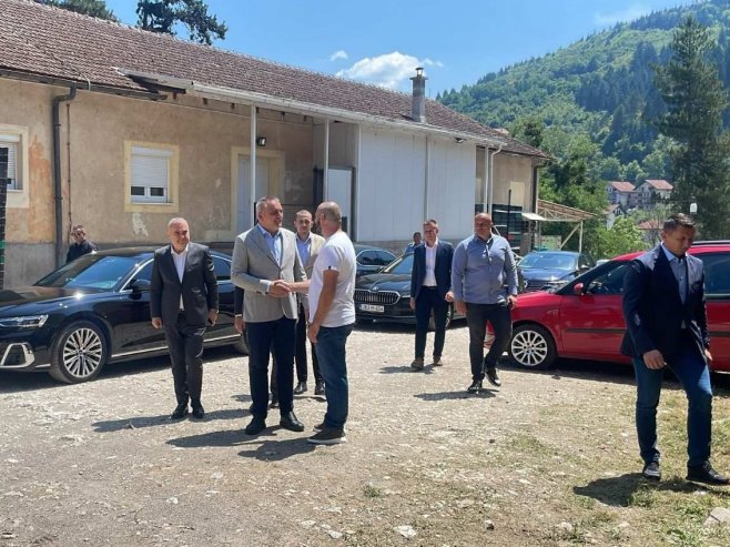Savo Minić u posjeti Grafo Balkanu (Foto: RTRS)