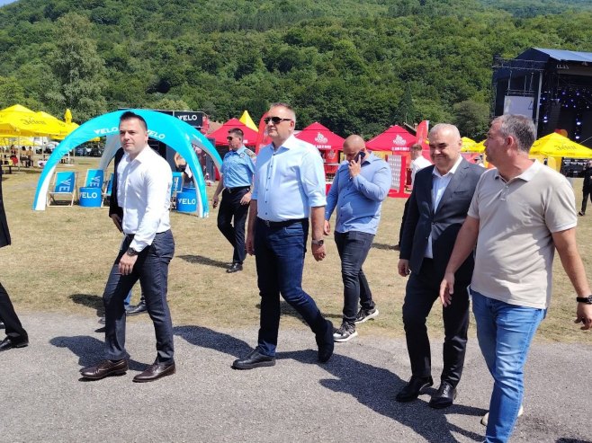Почео 12. "Јелен ОК Фест" у Националном парку Сутјеска; Отварању присуствовао и Минић (ФОТО)
