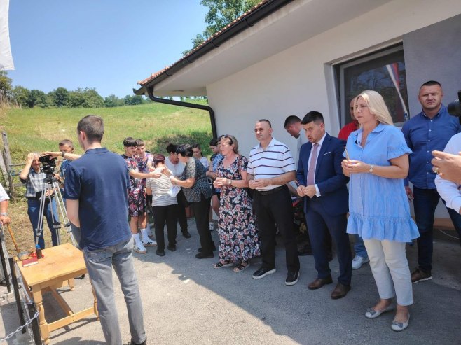 Цвијановић у Шековићима: Освештање споменика погинулим борцима