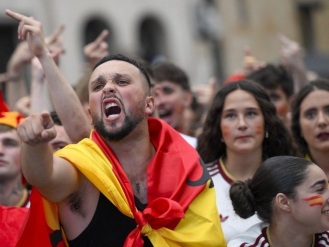 Навијачи Шпаније (Фото: EPA/ELOY ALONSO)
