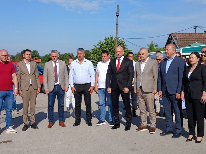 Почела изградња кружне раскрснице у Лончарима (ФОТО) Почела изградња кружне раскрснице у Лончарима (ФОТО)