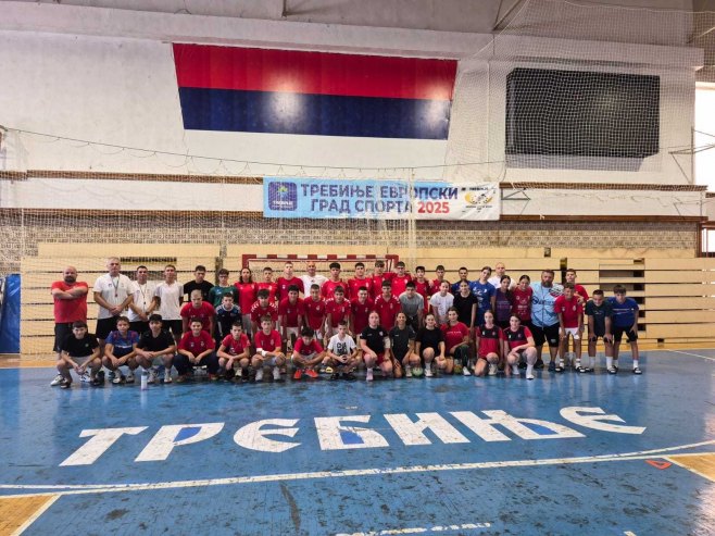 Љетна школа спорта у Требињу: Чучковић посјетио учеснике кампа