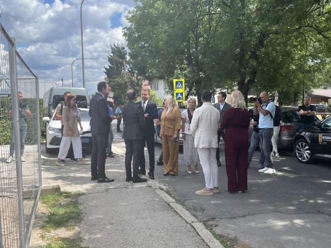 Станивуковић у кампањи прије кампање: Умјесто "кула и градова", грађани још увијек сањају воду