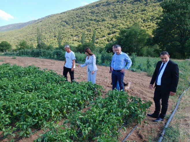Кузмић у Берковићима: Формирана Комисија за процјену штете, Влада Српске ће бити уз своје пољопривреднике