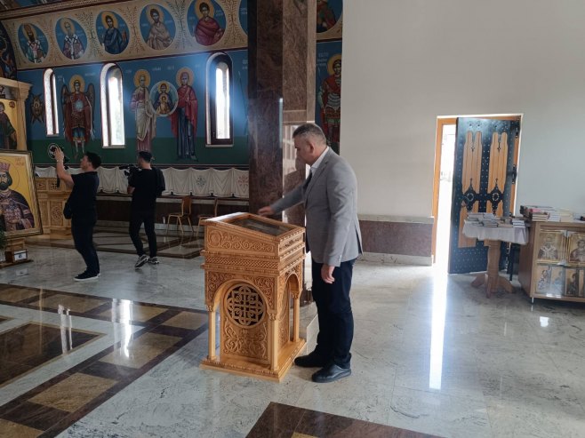 Минић у Вишеграду разговарао са грађанима и обишао Храм Светог Цара Лазара (ФОТО)
