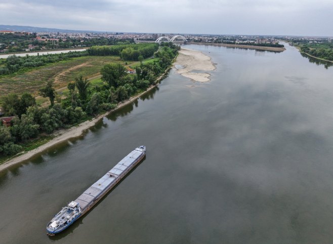 Дунав на историјском минимуму - У Хрватској изронио брод, који је потонуо прије 90 година (ВИДЕО)