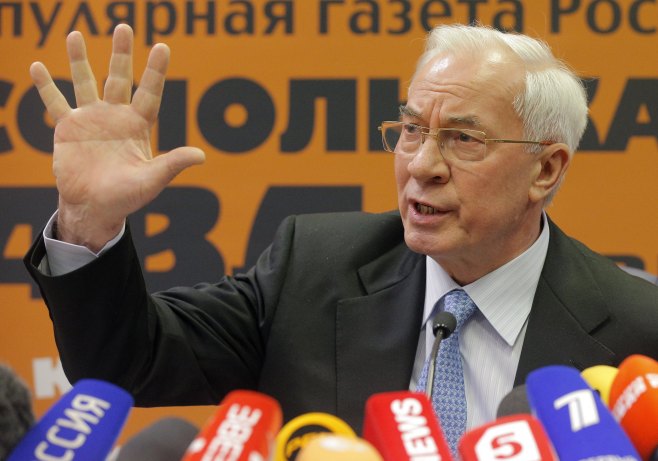 Азаров: Појачавање курса ка нацификацији Украјине прошло незапажено у Европи