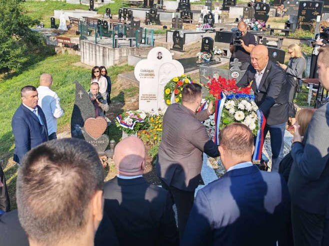 Положени вијенци на гроб Слободана Стојановића - 34 године од злочина без преседана (ФОТО)