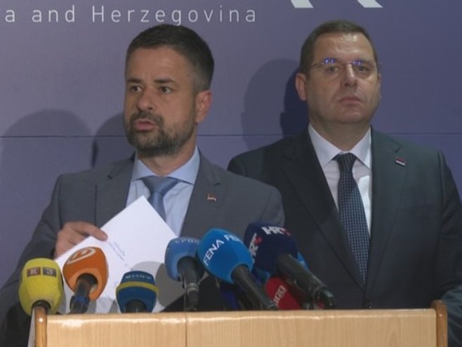 Амиџић: Српска четири године није увећала давање заједничким институцијама; Вуковић не може тумачити буџет (ВИДЕО)