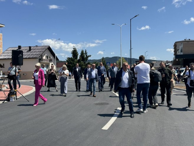 Званичници Српске у Палама, пуштање у саобраћај кружне раскрснице вриједне милион КМ (ФОТО)