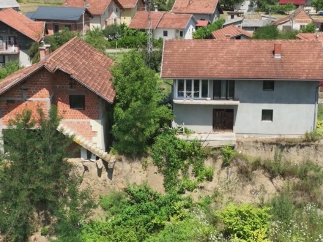 Мјештани бањалучког насеља Чесма, у страху од клизишта; Градоначелник не чује вапаје