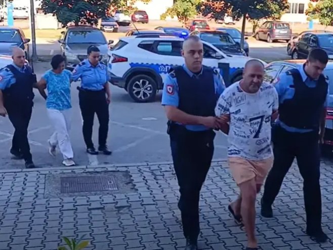 Лица осумњичена да су противправно у стану држали жену и малољетно дијете спроведени у Окружно јавно тужилаштво (ВИДЕО)