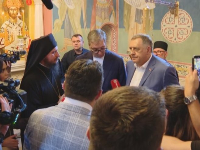 Вучић стигао у манастир Рмањ, дочекали га званичници Српске и епископ Сергије