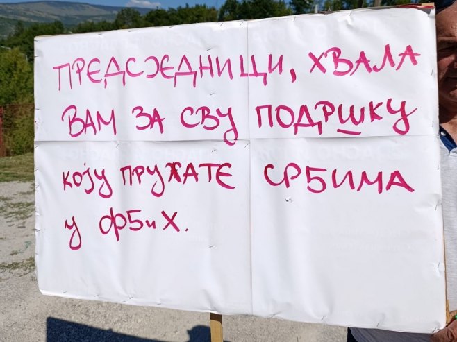 Поруке подршке и добродошлице Додику и Вучићу у Дрвар (ФОТО)