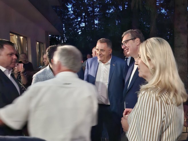 Вучић: Гдје год наш народ живи, наша је обавеза да будемо уз њега; Хвала на срдачном дочеку