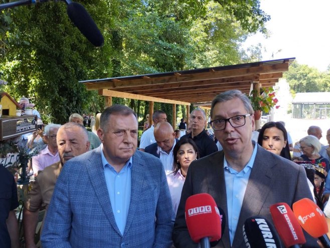 Вучић: Све што тражимо јесте да се српски народ поштује и назива Србима