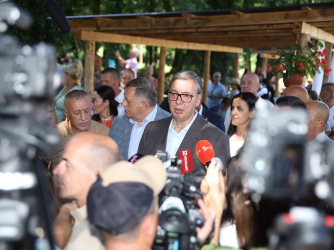 Вучић: Све што тражимо јесте да се српски народ поштује и назива Србима