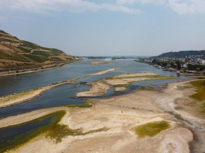 Рекордно низак водостај Рајне, угрожен ријечни саобраћај