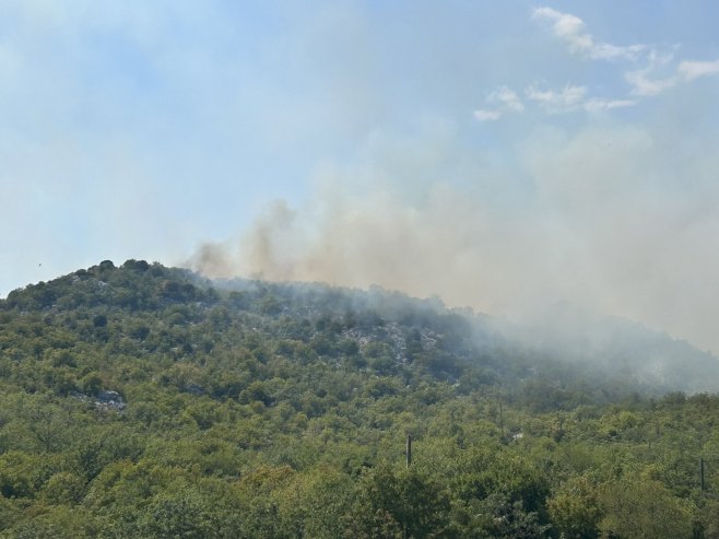 Пожари на више локација код Требиња; Објекти за сад нису угрожени (ВИДЕО)