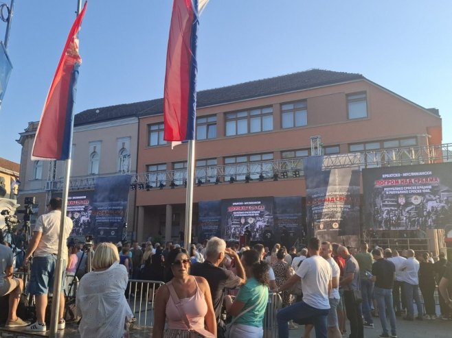 Све спремно за обиљежавање страдања Срба у злочиначкој акцији "Олуја"; Велики број грађана у Мркоњић Граду (ФОТО)