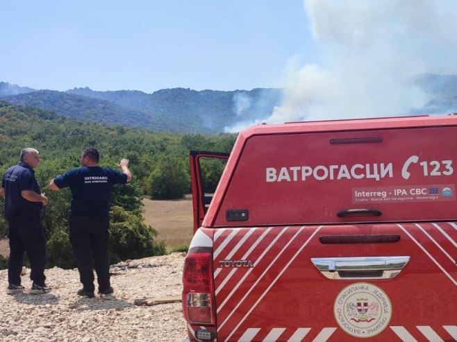 Поново се разбуктао пожар код Требиња у рејону Пољица и Луке (ФОТО)