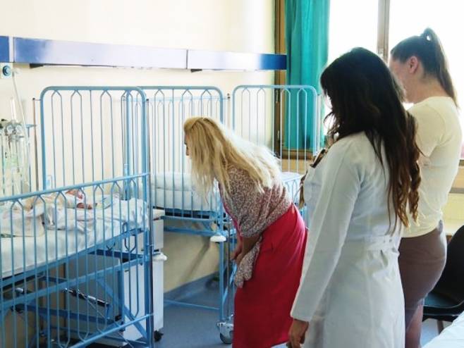 Мали Алексеј из Теслића, пријевремено рођена беба, добио животну битку на УКЦ-у Српске (ВИДЕО)