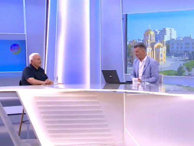 Керкез: Зар неко може бити херој, сретан и поносан, ко бомбардује колону избјеглица на путу, баца бомбе смрти и убија старе и нејаке?