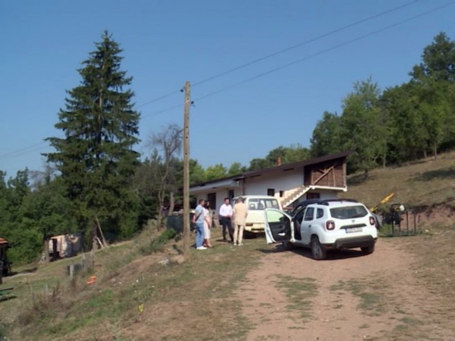 Породица Шкипина са четворо дјеце одлучна да остане на сеоском имању код Фоче (ВИДЕО)