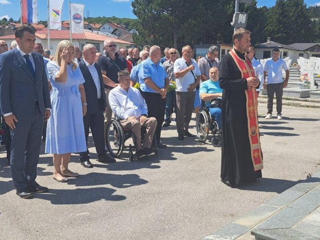 Служен парастос и положени вијенци на "Новом Зејтинлику": Подсјетник на велике жртве за слободу Српске (ФОТО)