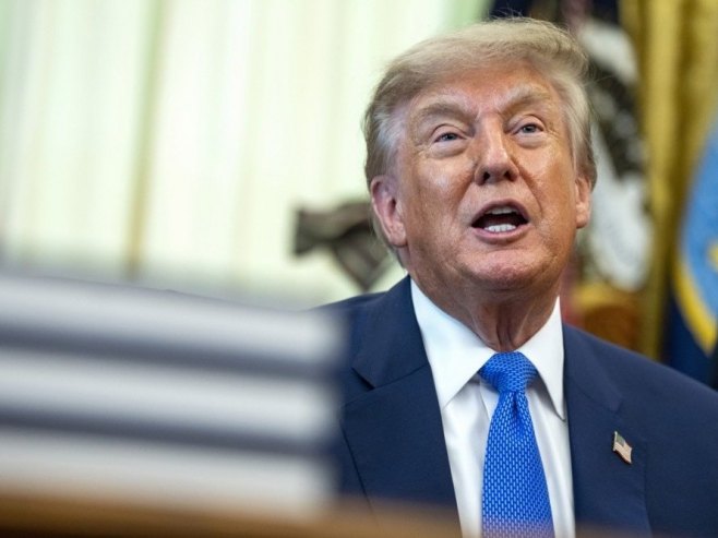 Трамп: Иран нема контролу над Ормузом, ми је имамо