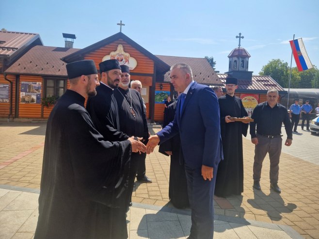Минић у посјети Храму Пресвете Тројице у Теслићу