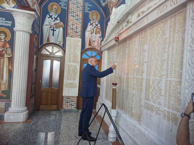 Savo Minić u teslićkom Hramu (foto: RTRS)