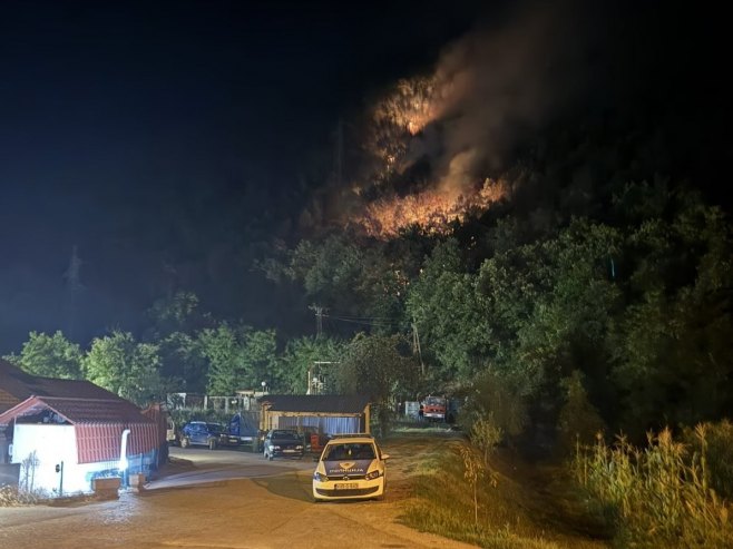 Пожар код Новог Горажда пријети трафо-станици и кућама, надлежни апелују за помоћ (ВИДЕО)