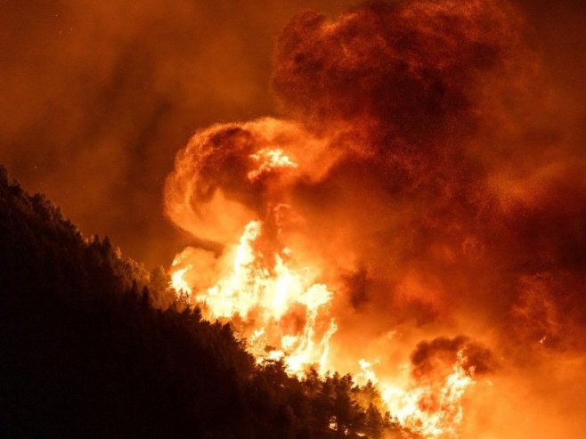 Пожар у Омишу (Фото:  EPA/STRINGER) - 