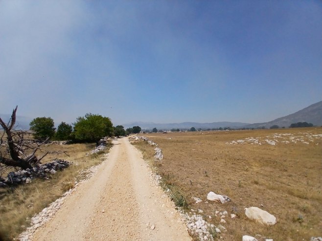 Проширила се линија пожара на висоравни Морине код Невесиња