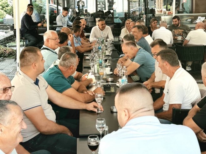 Минић са ловцима у Прњавору: Свој међу својима