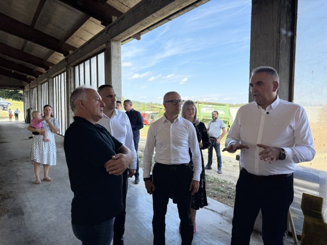 Minić posjetio poljoprivredno gazdinstvo Dejana Simića (foto: RTRS)