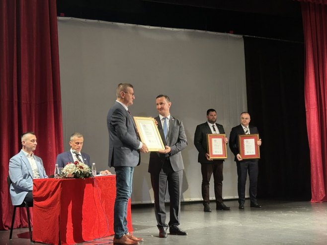 Новинару РТРС-а Божидару Стајчићу Плакета Града Требиња