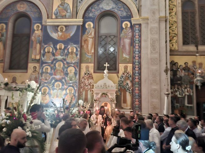 У Требињу испред Саборног храма Преображења Господњег одржана свечана литија (ФОТО/ВИДЕО)