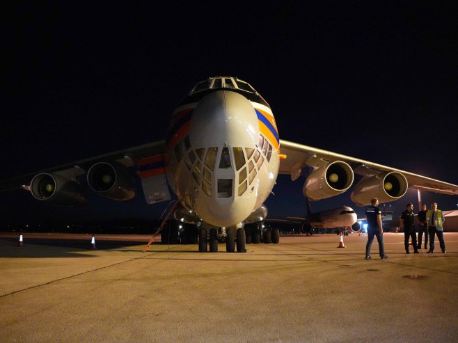 Руски авион стигао у помоћ: Ил-76 за гашење шумских пожара слетио у Ниш (ВИДЕО)