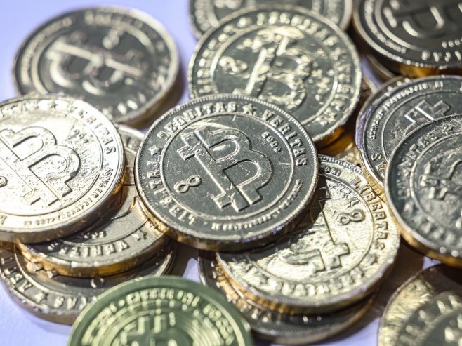 Цијена биткоина премашила 71.000 долара