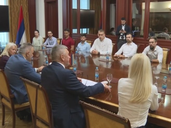Минић са стипендистима Фонда "Др Милан Јелић": Циљ да најбољи студенти остану у Српској