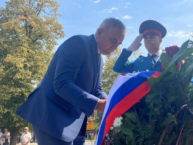 Минић у Приједору - одао почаст погинулим српским борцима