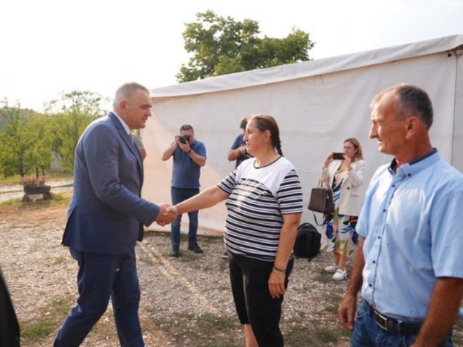 Минић: Породице које остају на свом огњишту заслужују нашу пуну подршку (ФОТО)