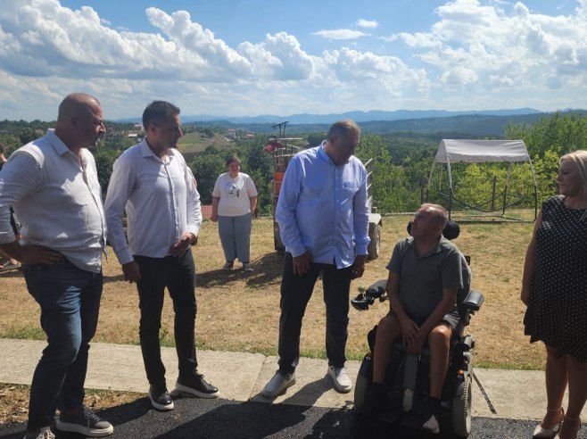 Додик посјетио борца Жељка Пајића: Асфалтиран локални и приступни пут до куће РВИ (ВИДЕО)
